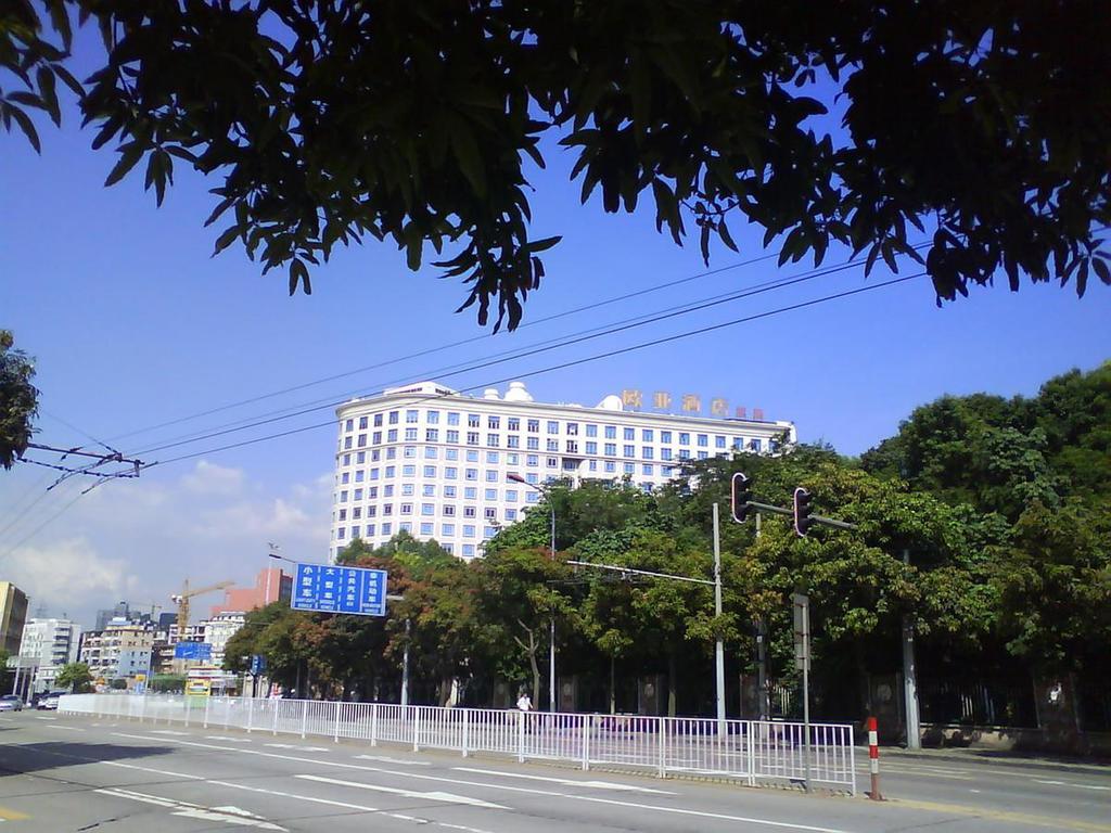 Vienna Hotel Guangzhou Shaheding Metro Station גואנגג'ואו מראה חיצוני תמונה